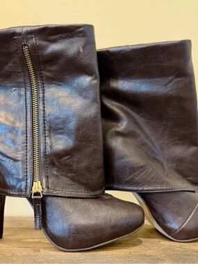 Women's Tall Leather Heeled Boots in Dark Brown with Gold Zip